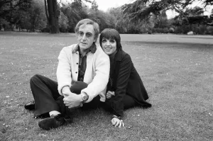 01140 Prints: The happy couple, Liza Minnelli and Peter Sellers photographed at Shepperton Studios