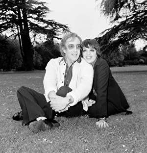 01140 Prints: The happy couple, Liza Minnelli and Peter Sellers photographed at Shepperton Studios