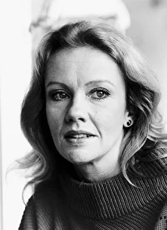 Hayley Mills new woman at 38 - February1985 Dbase MSI