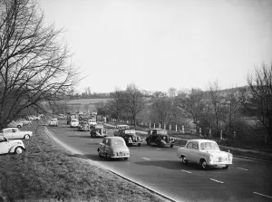 00265 Prints: Heavy Easter holiday traffic outside Basingstoke lead many motorist to pull off the road