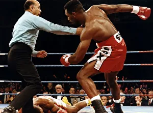 Heavyweight boxer Lennox Lewis tin action during his fight against Donovan