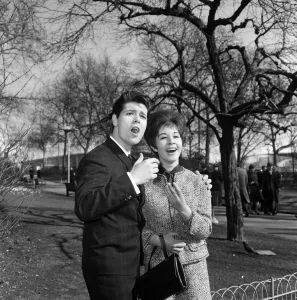 Award Prints: Helen Shapiro and Cliff Richard in the Embankment Gardens before going to the Variety