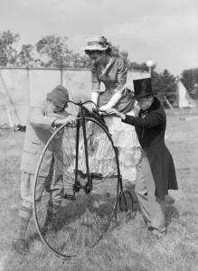 A helping hand Jean Simmons making film So Long at the Fair