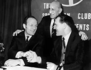 00018 Prints: Henry Cooper shakes hands with Jack Bodell January 1970 after signing up for