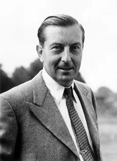00116 Prints: Henry Cotton Golfer at Golf Tournament Richmond Drew 8th August 1945