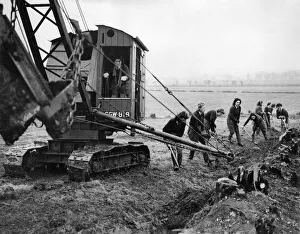 Hertfordshire Land Army Girls demonstrate how expert they are at the Press Review of