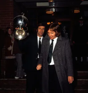 Hibernian skipper Pat Stanton with the Scottish League Cup 1972