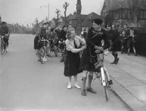 00002 Prints: Highland Kilted Cycling Club, Grimsby DM 29 / 2 / 1952 C1033 / 1