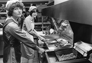 01048 Collection: Hill Street Centre, Middlesbrough, 29th May 1982. Behind the scenes in mall restaurant