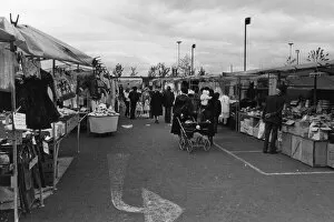 01048 Collection: Hill Street Outdoor Market, Middlesbrough, 24th May 1982
