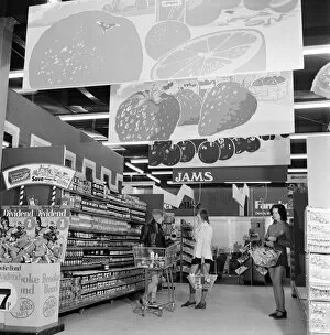 Images Dated 1st January 1972: Hintons Supermarket, Whitehouse Farm, Bishopton Road, Stockton-on-Tees, Circa 1972
