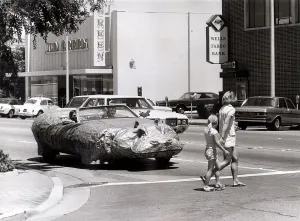 Hippomobile, Sculptor Albert Guibara of California has designed the ideal car for