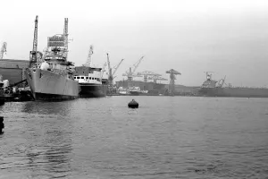 Destroyer Prints: HMS Bristol built by Swan Hunter & Tyne Shipbuilders Ltd. and launched on 30 June 1969