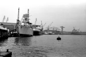 HMS Bristol built by Swan Hunter & Tyne Shipbuilders Ltd. and launched on 30 June 1969
