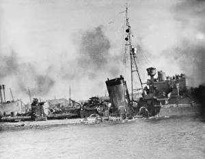 1940 Prints: HMS Kelly returns to the River Tyne after being torpedoed off the coast of Norway