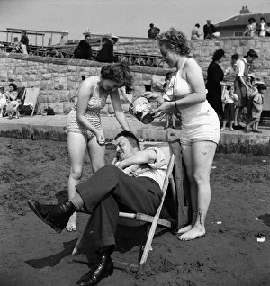 Holiday scenes in Weston-super-Mare, Somerset, England. 26th August 1949