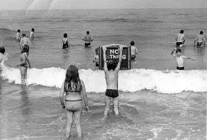 00055 Prints: Holidaymakers risk their lives by ignoring the NO BATHING signs at this North East beach