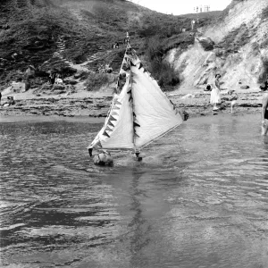 Holidays Clothing Fashion: Miss Wynne Owen Smith seen have testing a yacht you can wear