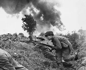 Holland: The Battle for Hertogenbosch. British troops advancing along a ditch