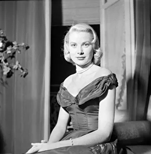 Hollywood actress Grace kelly seen here during her interview with Daily Mirror reporter