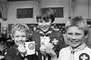 00526 Prints: Holme Valley Cubs with commemorative mugs celebrating 65 years of scouting in the Holme