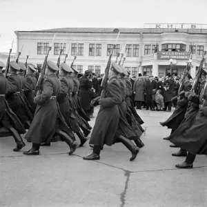 Meeting Prints: A honour guard marches past British Prime Minister Harold MacMillan seen here arriving