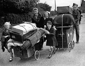 Holiday Prints: Hop pickers arrive on the train from London to help harvest this years crop