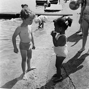 Hot weather at Londons Hyde Park Lido. Crowds sunbathing by the Serpentine