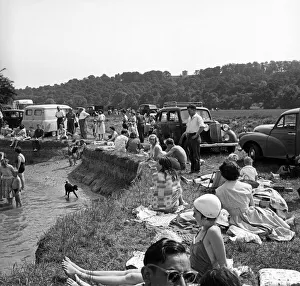 Eating Out Prints: The hot weather over the Whit Sunday brought out the daytrippers to the River Thames