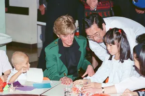 01073 Prints: HRH Princess Diana, The Princess of Wales with workers at the Honda factory in Tokyo