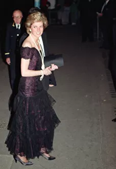 Images Dated 24th October 1989: HRH The Princess of Wales, Princess Diana, arrives at The London Coliseum for a