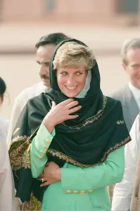 01059 Prints: HRH, The Princess of Wales, Princess Diana visits Pakistan in September 1991