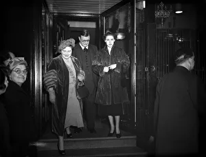 HRH Queen Elizabeth Queen Mother December 1953 and Princess Margaret go Christmas