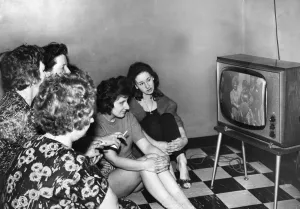 Viewers Prints: Hull housewives seen here watching the wedding of Princess Margaret on television at a