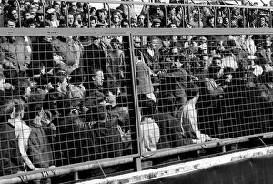 Hull Kingston Rovers v Leeds. Fans behind wire fencing March 1986 PR-11-037