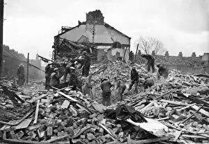Firemen Collection: Hull, Yorkshire, during The Blitz. Picture shows the devastation in