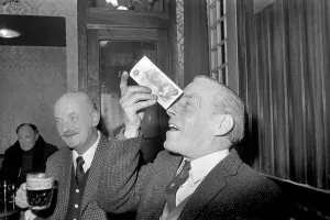 00051 Prints: Humour / Unusual. John Mitchell balancing a pound note. February 1975 75-00662-002