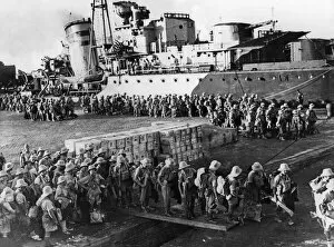 01459 Collection: Hundreds of Polish troops leave a port in Egypt for Tobruk. October 1941
