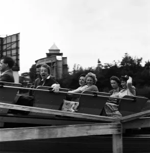 01147 Prints: Hundreds of Whitsun trippers to Southend-on-Sea, Essex, found it too chilly