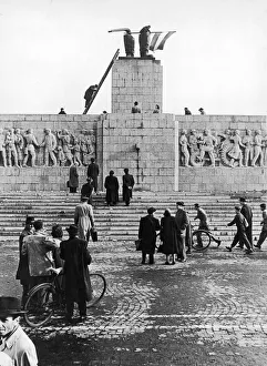 00125 Prints: Hungarian Revolt 1956. Freedom fighters flies the flag from the boots of all that was