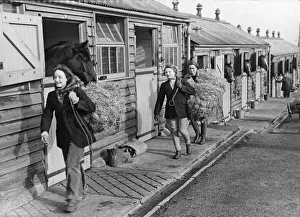 Stable Prints: Hunting Girls working at the Army Remount Depot Melton Mowbray