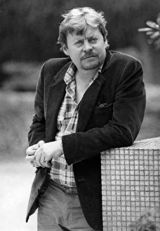 Drama Prints: Hywel Bennett, the actor who can switch with ease from Shakespeare to lovable layabout