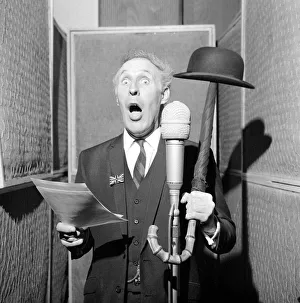 00198 Prints: I m Backing Britain Campaign Comedian Bruce Forsyth cuts a single to