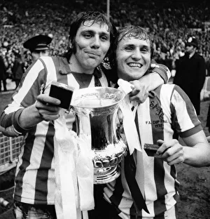00243 Prints: Ian Porterfield (left) and Dennis Tueart of Sunderland celebrate after winning FA Cup