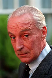 IAN RICHARDSON AT PHOTOCALL FOR THE TV PROGRAMME TO PLAY THE KING - 15 / 11 / 1993