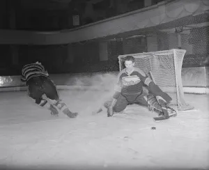 Ice-Hockey Earl Berker, Goalie Streatham Ice Hockey Team Streatham v