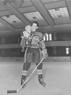 Ice-Skating Jack Leckie & Grant Evans (2) 21 / 3 / 1952 C1246 / 1