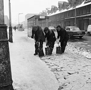 00880 Collection: Icy pavements in Middlesbrough. 1971