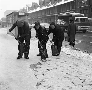 00880 Collection: Icy pavements in Middlesbrough. 1971