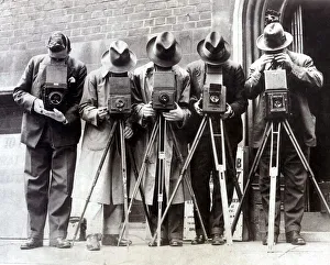 Illustration of a Daily Mirror Photographer having a steady hand